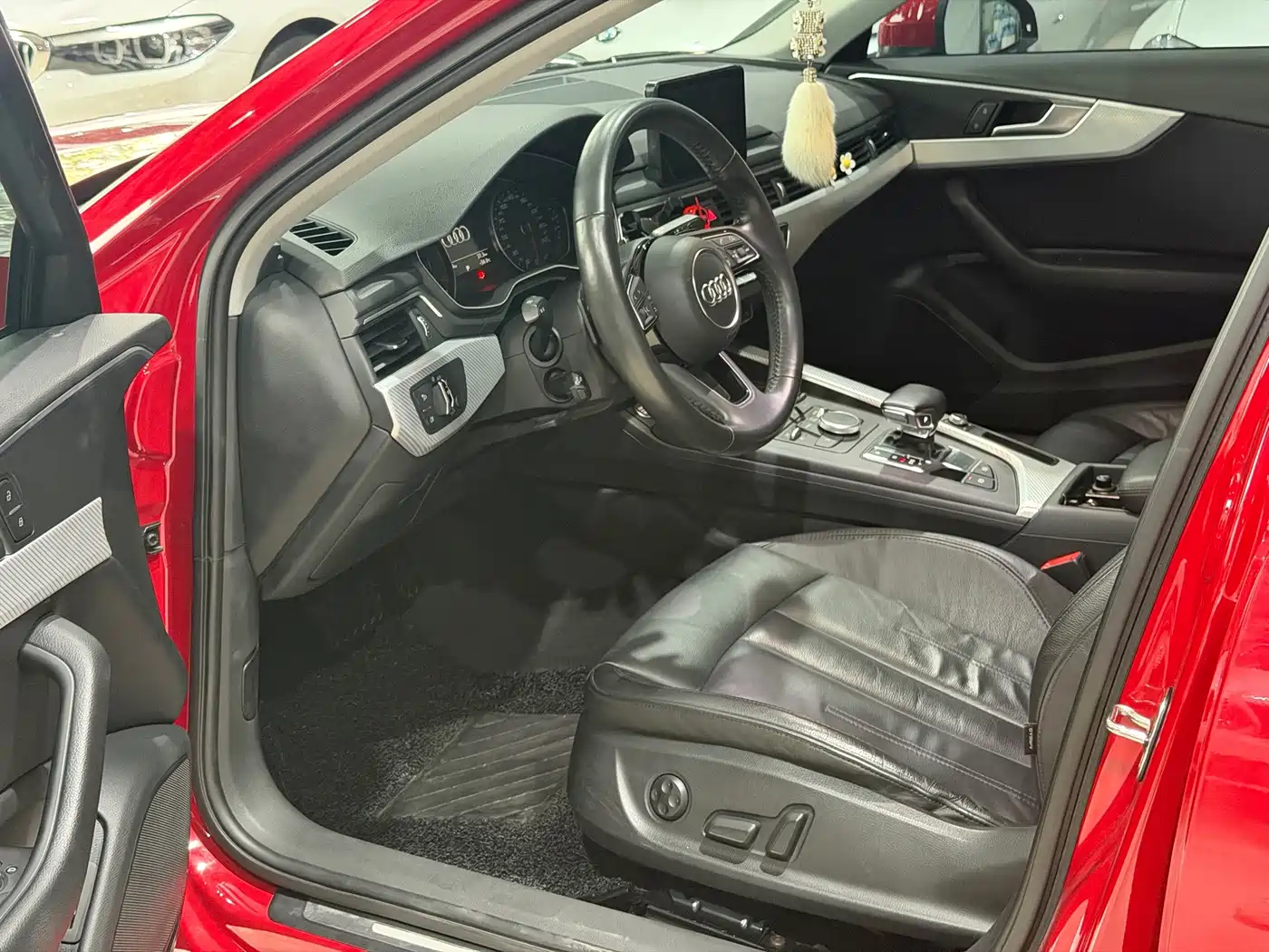 Фото 4 - Audi A4L