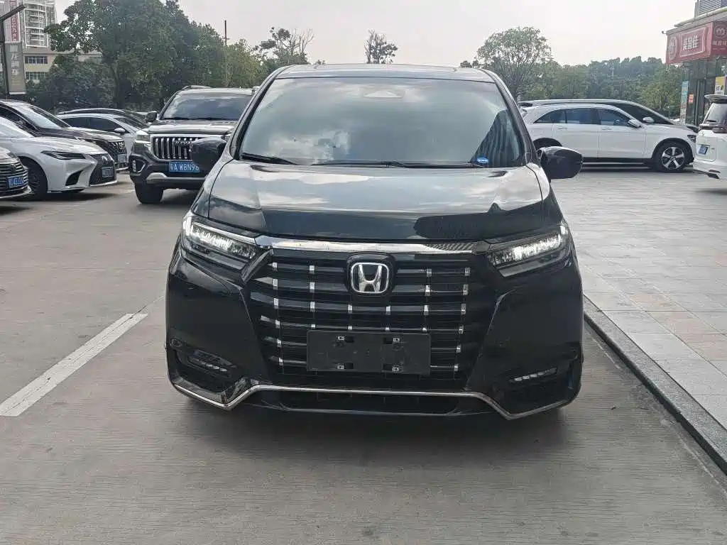 Photo 2 - Honda Elysion