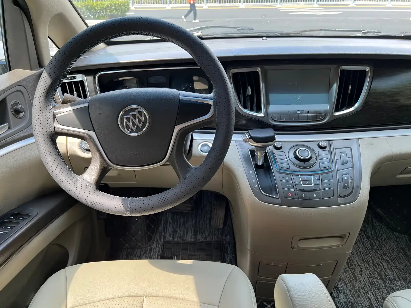 Фото 10 - Buick GL8