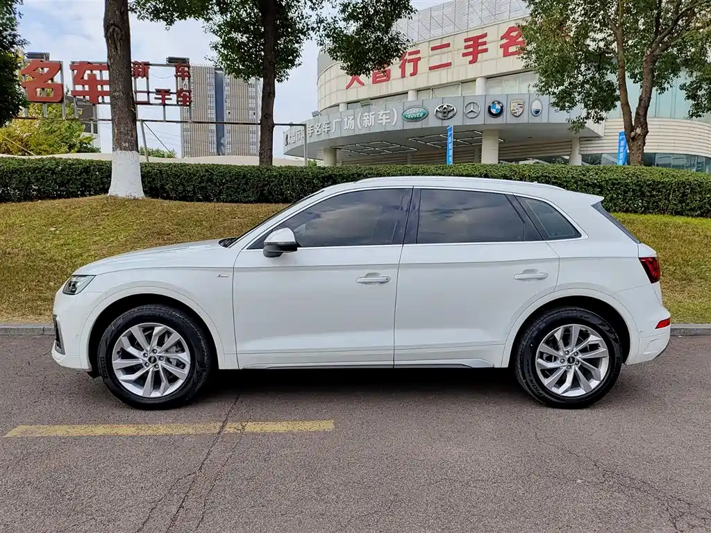 Audi Q5L 2022 40T Luxury Dynamic фото 3