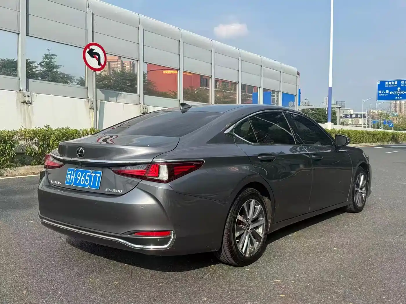 Фото 4 - Lexus ES