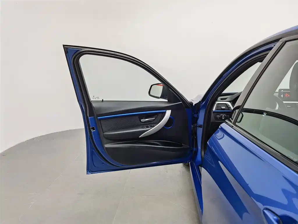 BMW 3 Series 2017 320i M Sport фото 8