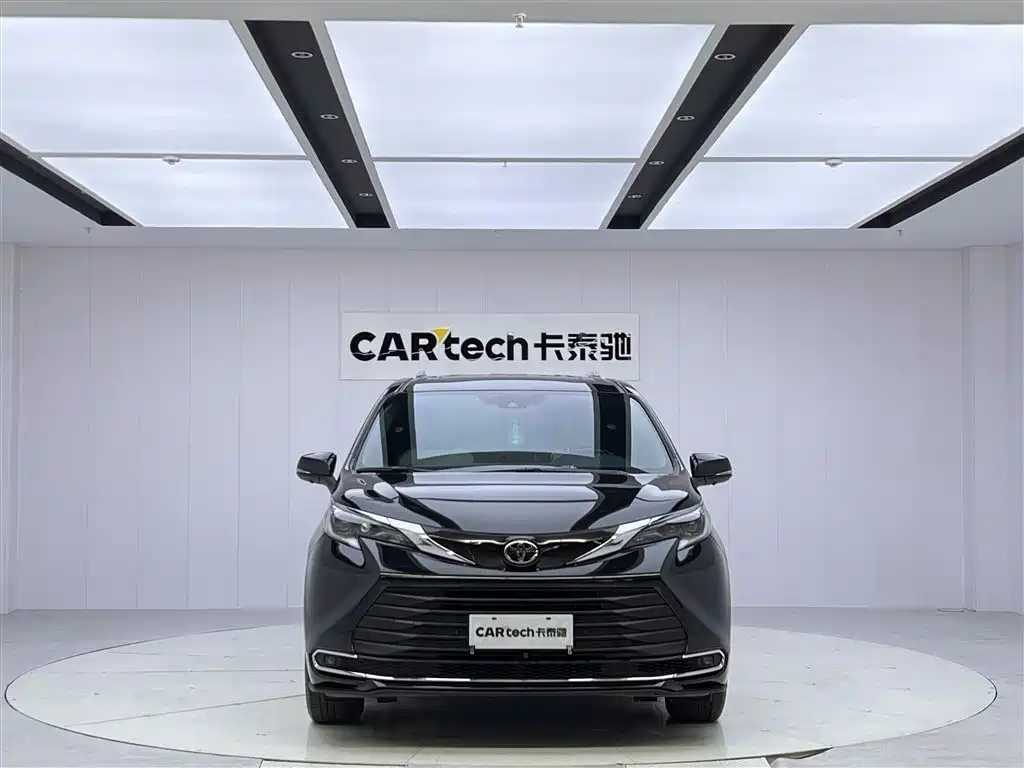 Toyota Sienna 2024 2.5L Hybrid Comfort Edition фото 3