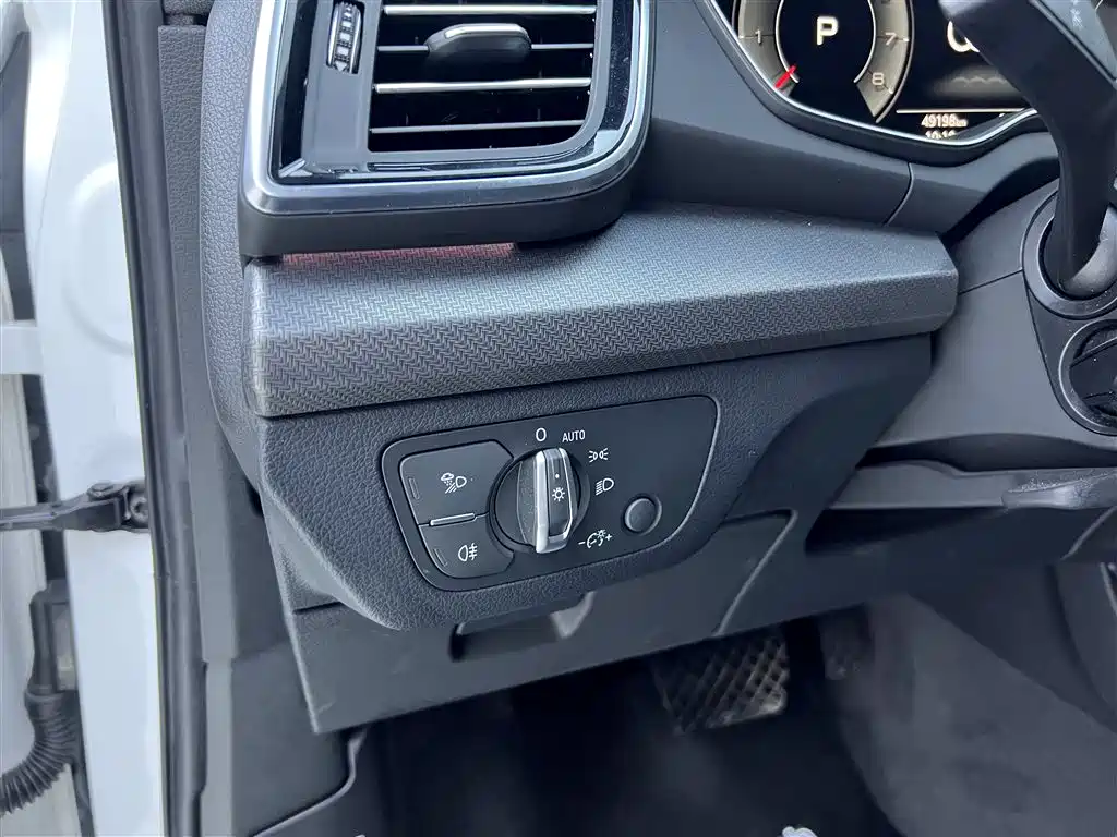 Audi Q5L 2023 40T Luxury Dynamic фото 26