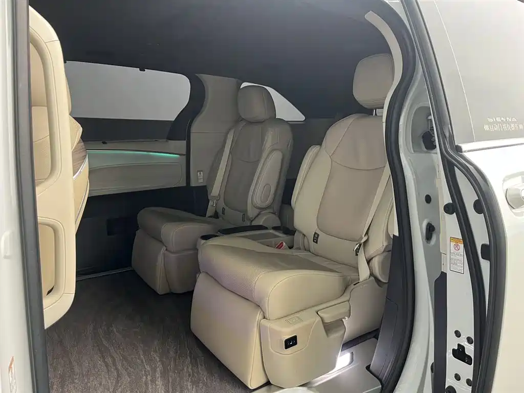 Toyota Sienna 2021 2.5L Hybrid Luxury Edition фото 15