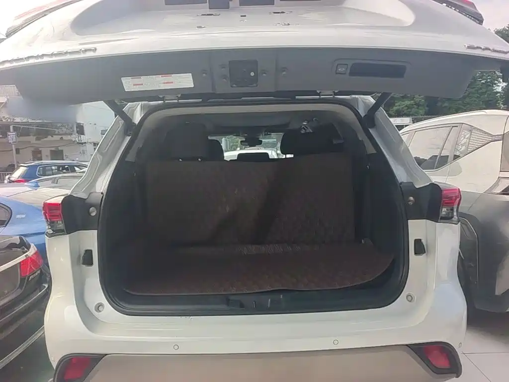Photo 19 - Toyota Highlander