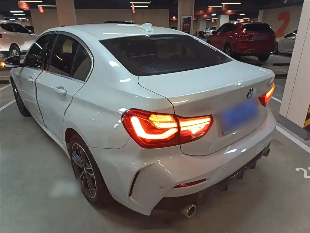 BMW 1 Series 2021 120i M Sport фото 23