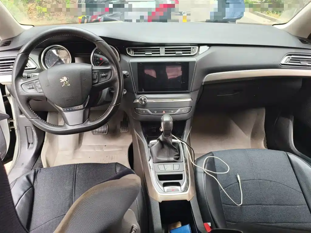 Peugeot 408 2015 Model 1.2T Automatic Luxury Edition фото 5