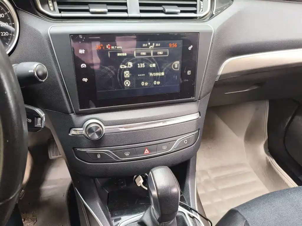 Peugeot 408 2015 Model 1.2T Automatic Luxury Edition фото 9