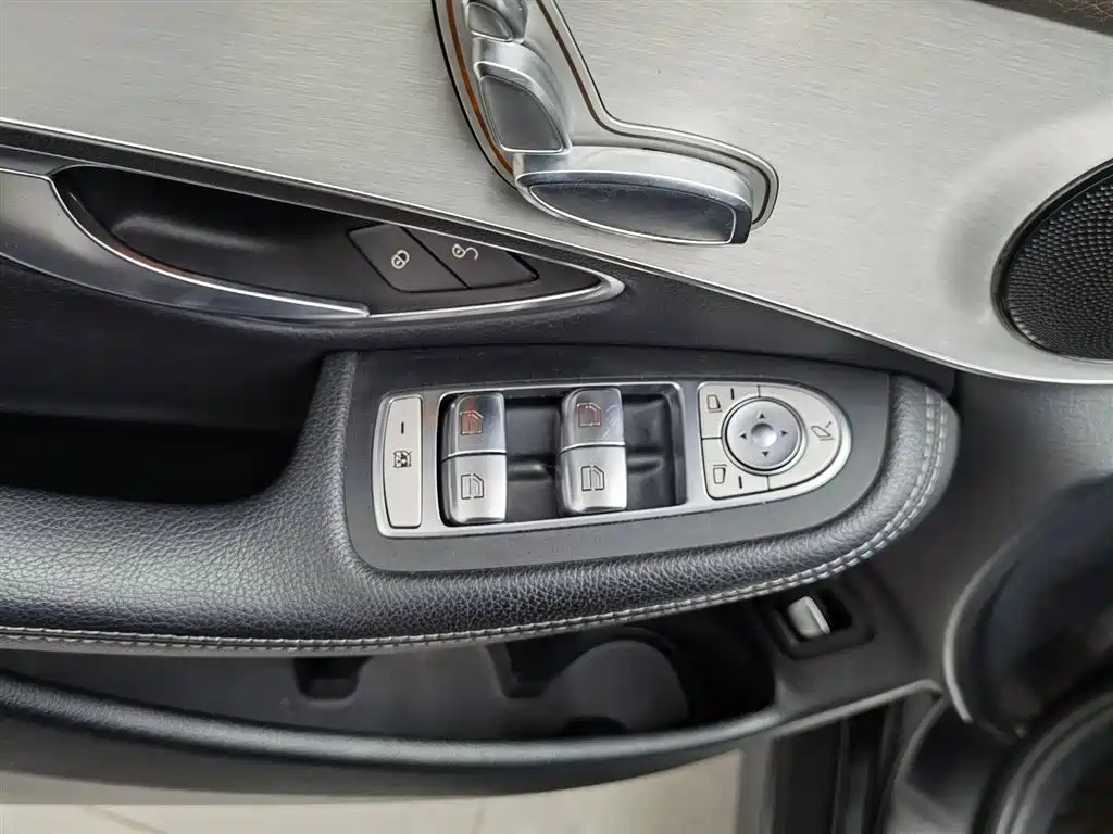 Mercedes-Benz GLC Coupe 2018 GLC 200 4MATIC Coupe SUV фото 9