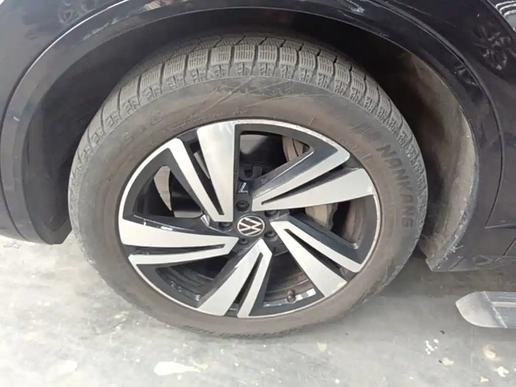 Фото 23 - Volkswagen Touareg