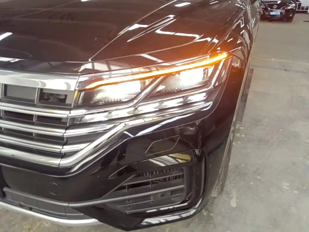 Фото 24 - Volkswagen Touareg