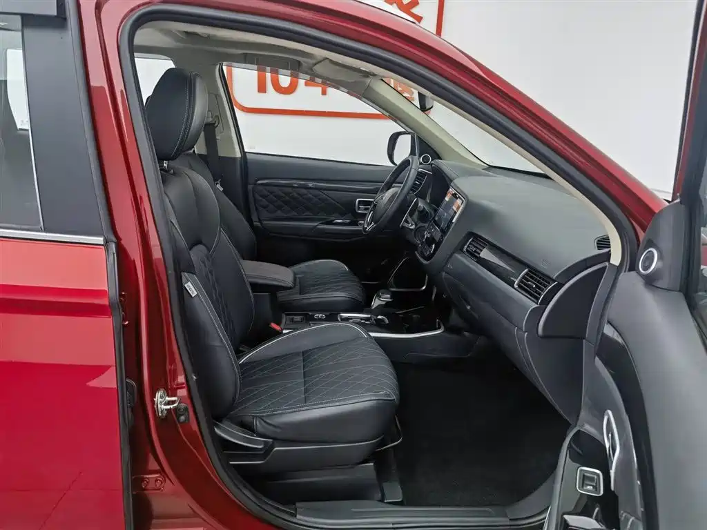 Mitsubishi Outlander 2020 2.4L 4WD Luxury 5-seater фото 23