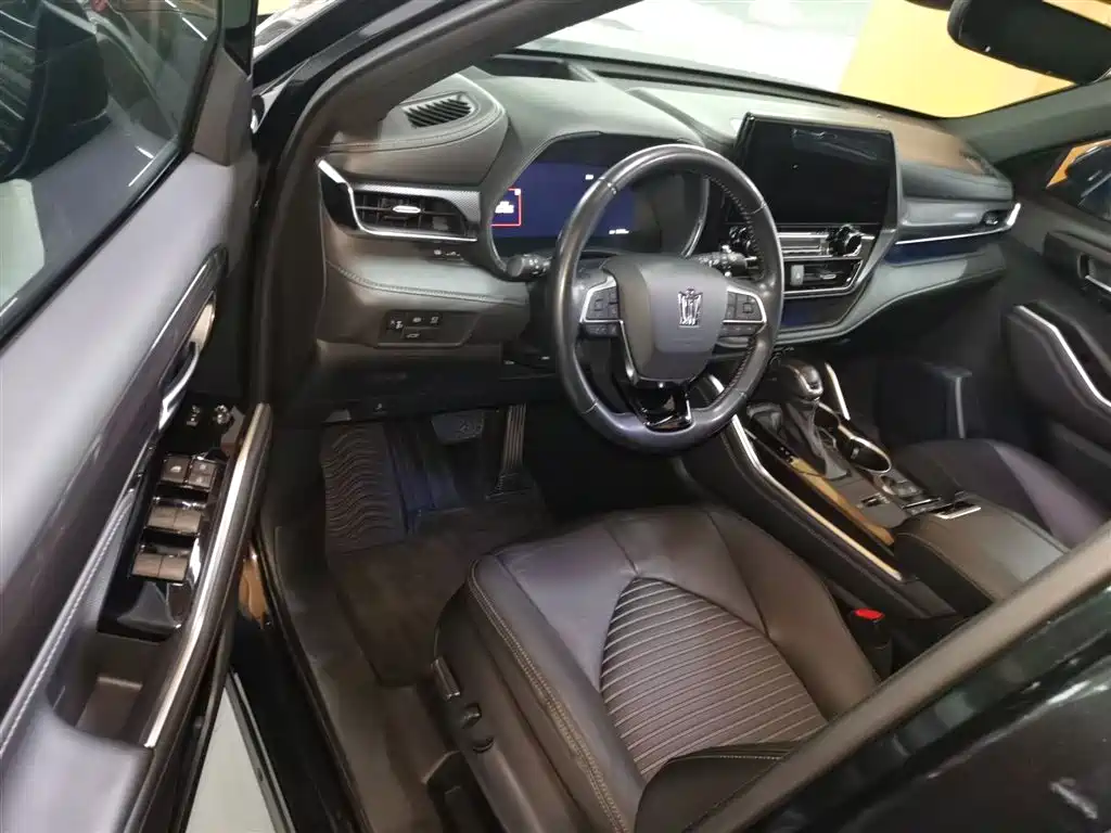 Toyota Crown Kluger 2021 2.5L HEV 4WD Premium фото 16