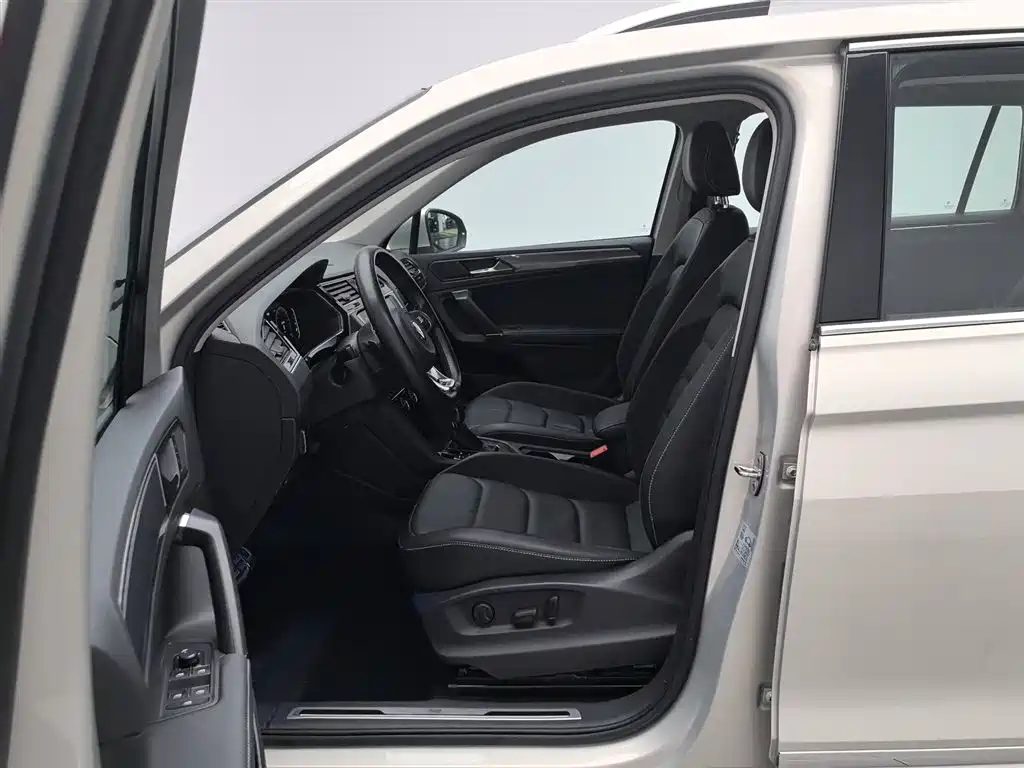 Volkswagen Tiguan L 2021 330TSI Automatic 2WD R-Line Premium фото 10