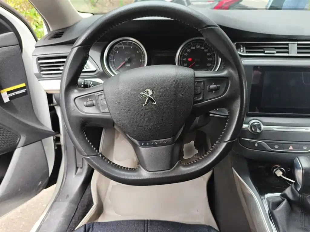 Peugeot 408 2015 Model 1.2T Automatic Luxury Edition фото 6