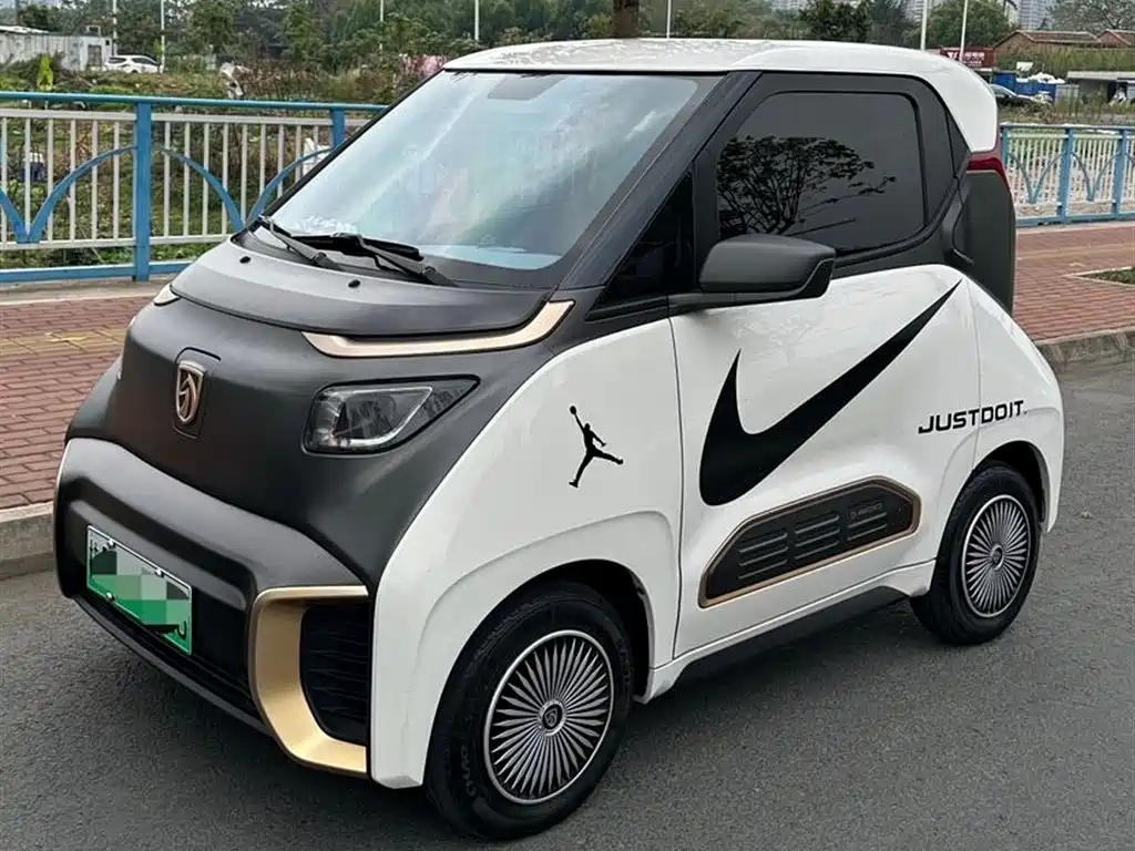 BAOJUN E200