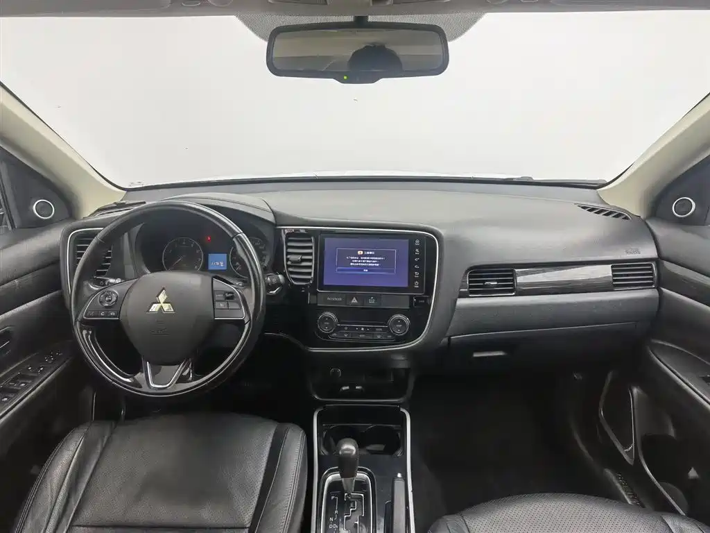 Mitsubishi Outlander 2018 2.0L 2WD Glory Edition 5-seater фото 5