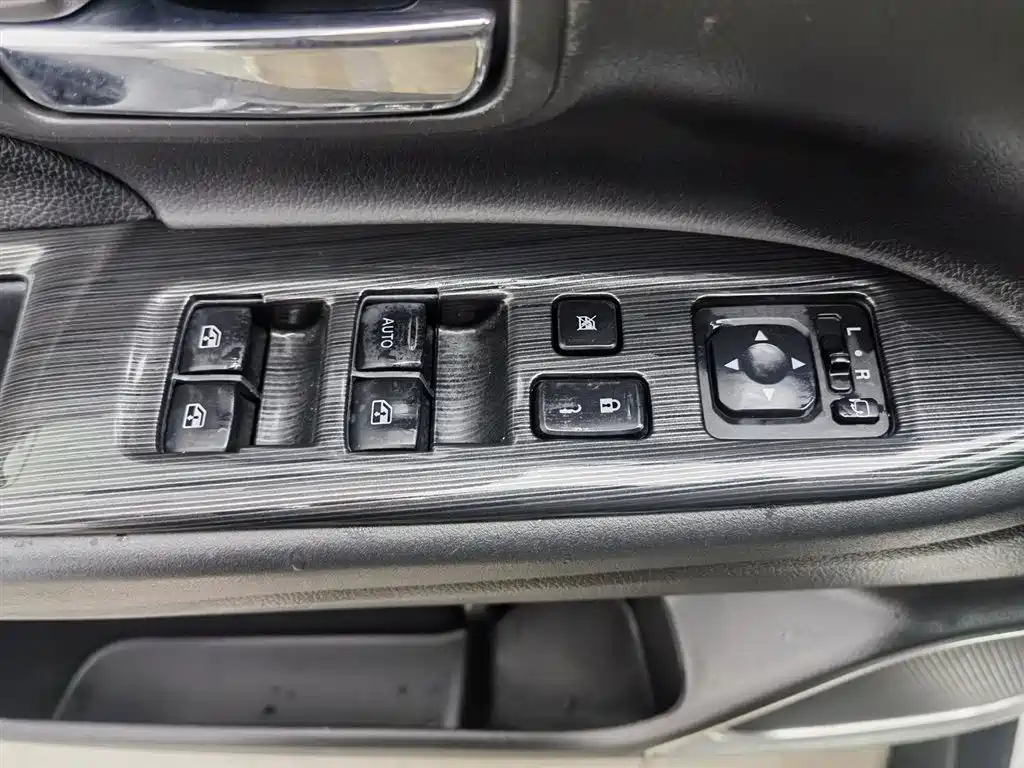 Mitsubishi Outlander 2018 2.0L 2WD Glory Edition 5-seater фото 9