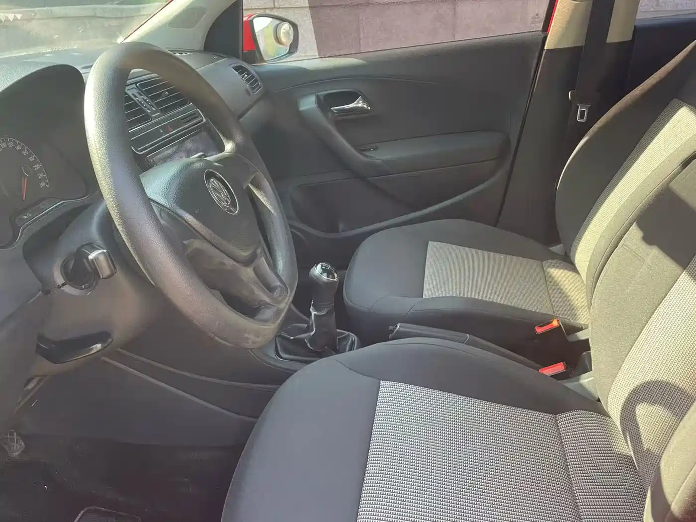 Volkswagen Polo 2016 1.4L Manual Trend фото 4