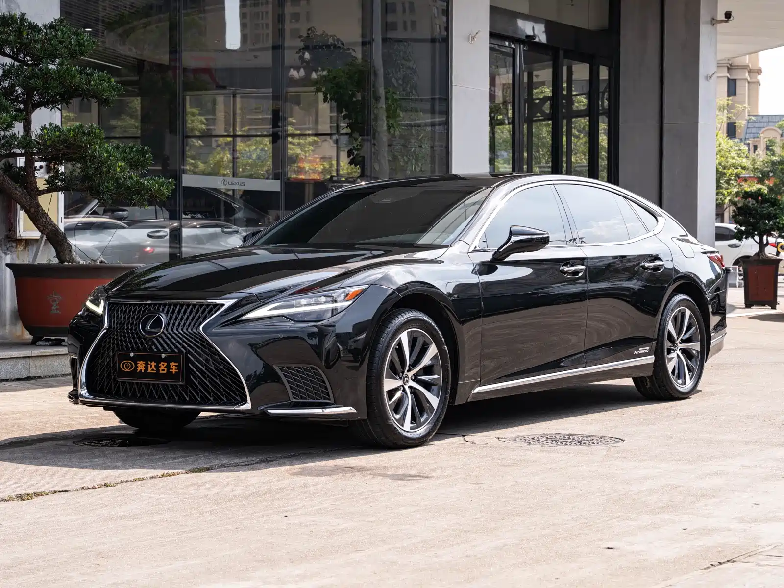 Фото 1 - Lexus LS