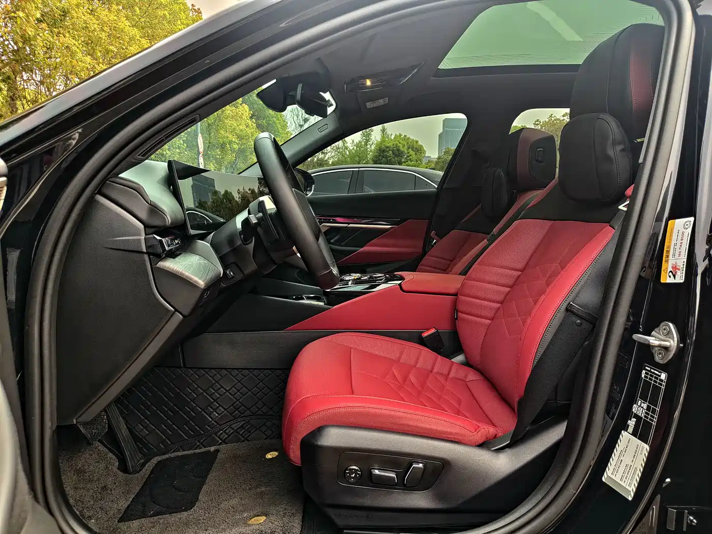 BMW 5 Series 2025 530Li Premium M Sport Package фото 10