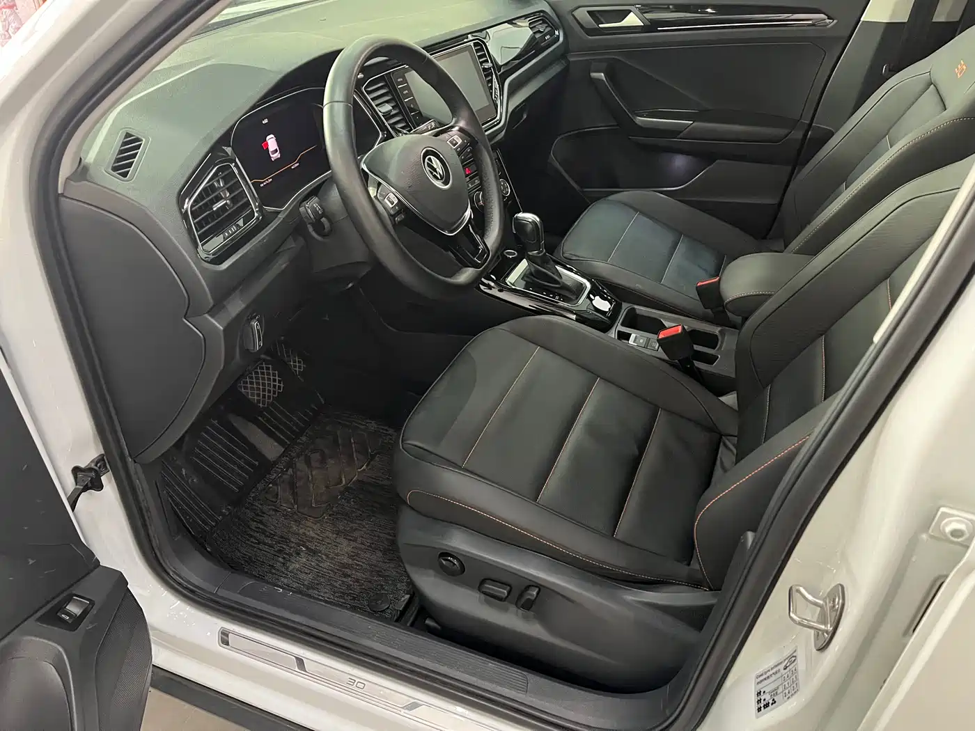 Volkswagen T-ROC 2021 280TSI DSG 2WD Comfort Smart Connect 30th Anniversary Edition фото 7