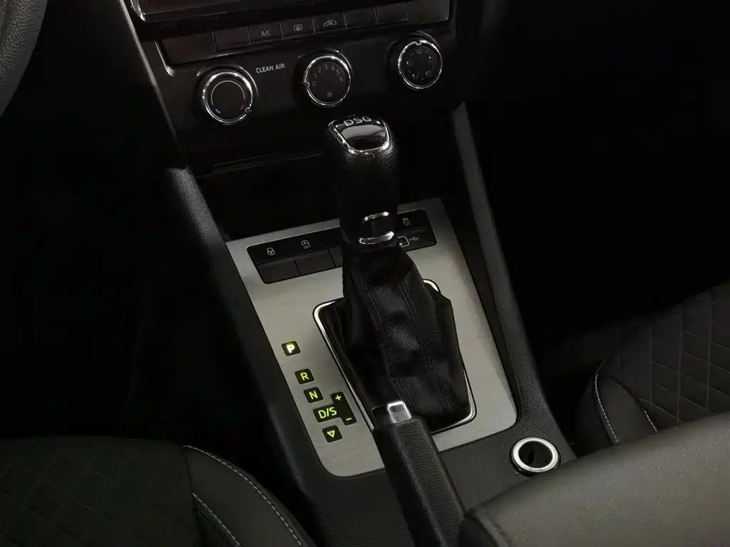 Škoda Octavia 2020 TSI230 DSG Smart Luxury Edition фото 13