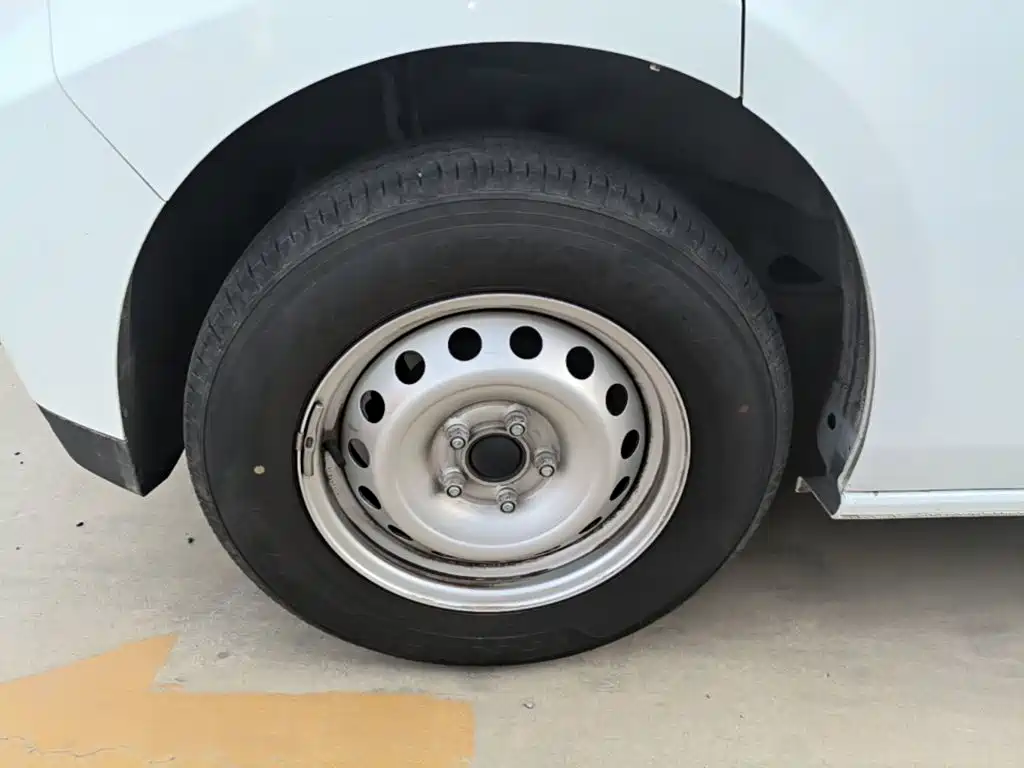 Jiangling E-Fushun 2025 2025 Clear Window Version 53.58kWh Medium Wheelbase Low Roof