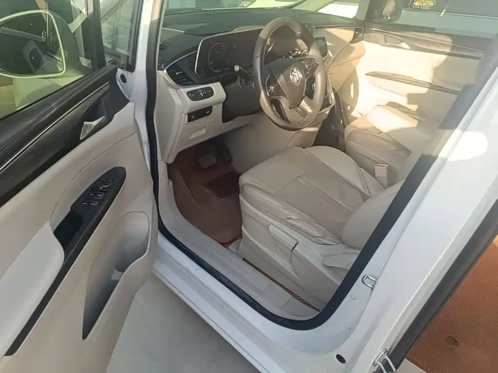 Фото 16 - Buick GL8