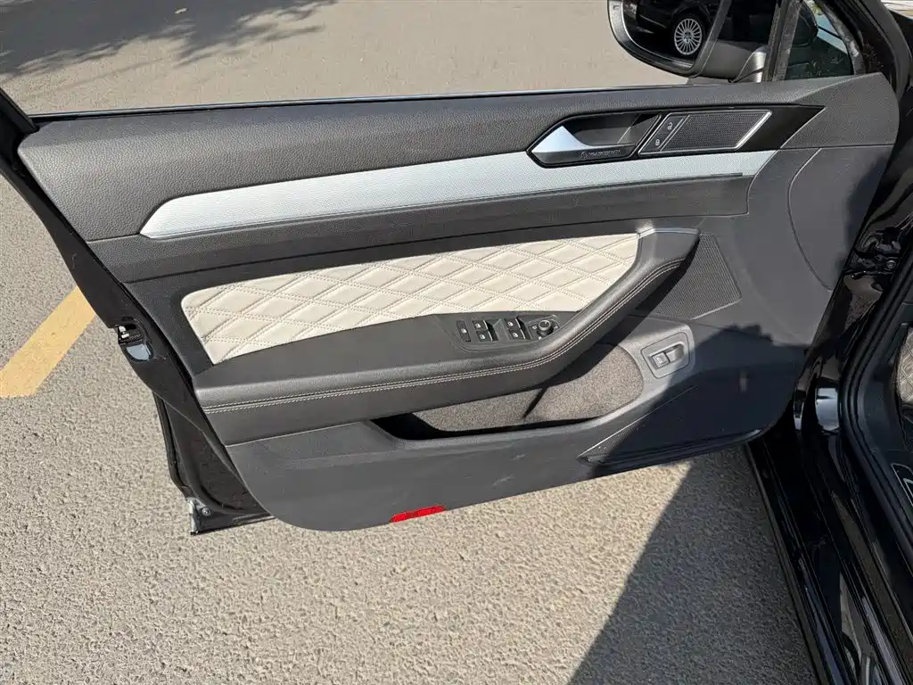Volkswagen Magotan 2025 Popular Edition 330TSI DSG Luxury фото 6