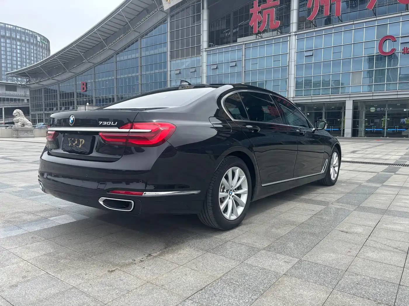BMW 7 Series 2016 730Li Leading фото 5