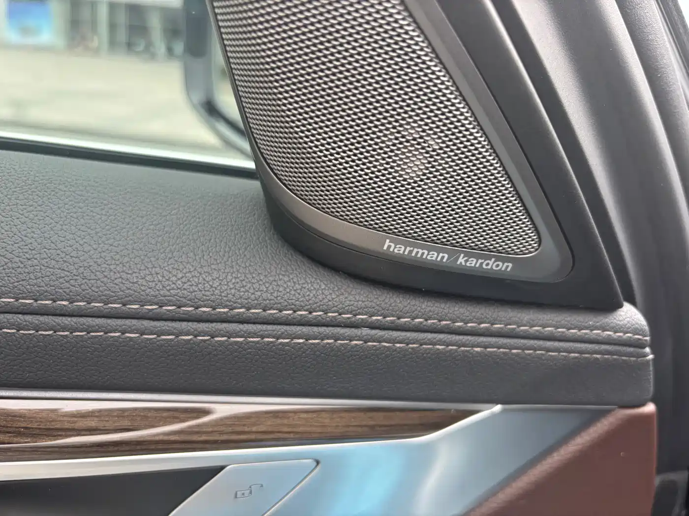BMW 7 Series 2016 730Li Leading фото 19