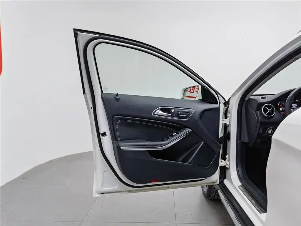 Mercedes-Benz GLA 2016 GLA 200 Fashion фото 8