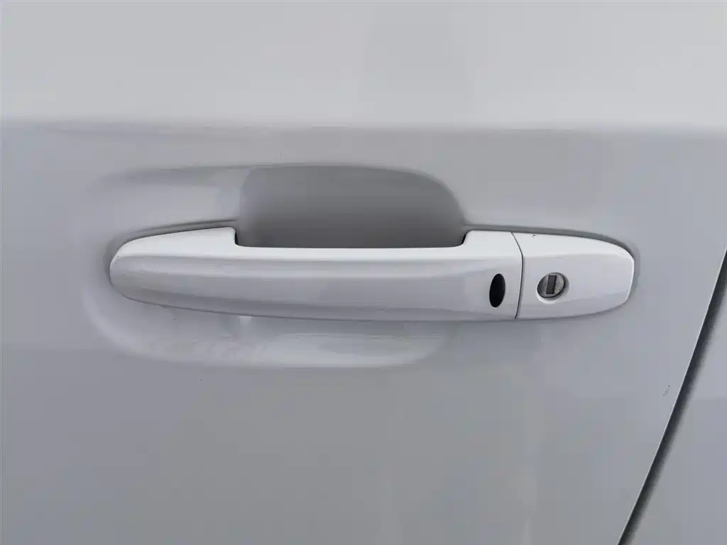 SAIC Maxus Maxus G20 2021 PLUS 2.0T Gasoline Automatic Luxury Edition фото 18