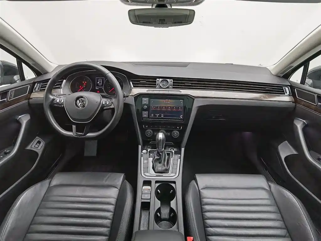 Volkswagen Magotan 2019 330TSI DSG Luxury China V фото 5