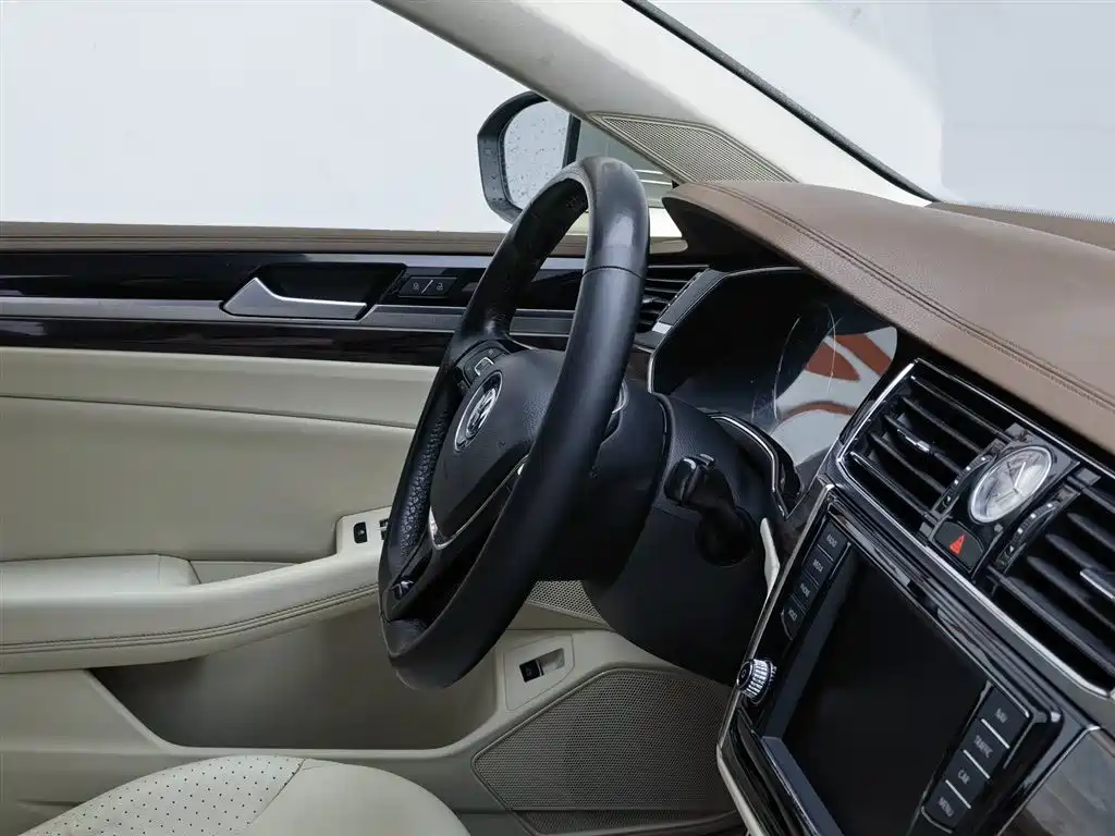 Volkswagen Phideon 2016 380TSI 2WD Prestige Edition фото 22