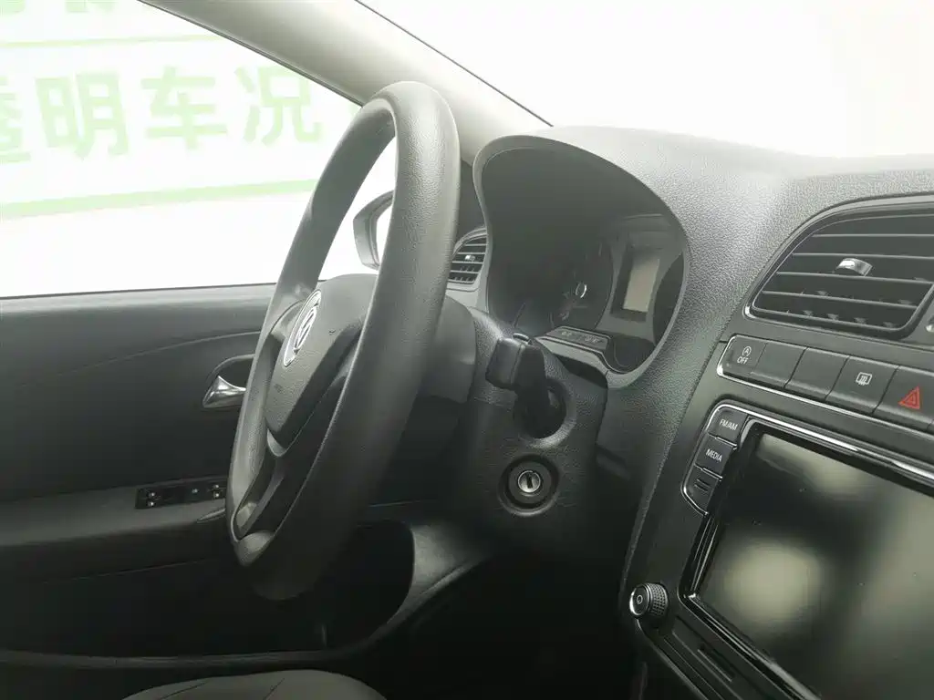 Volkswagen Polo 2018 1.5L Manual Safe Drive фото 22