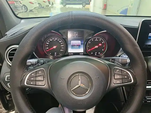 Mercedes-Benz GLC 2017 GLC 260 4MATIC Luxury — фото 3