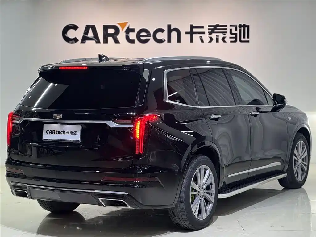 CADILLAC XT6