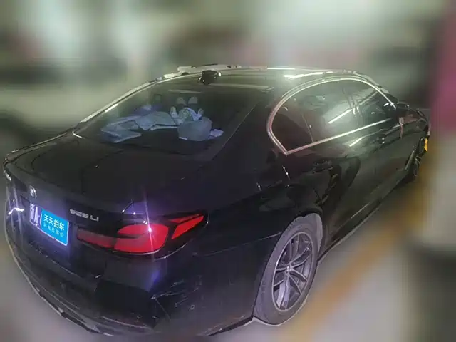 BMW 5 Series 2022 Model Second Facelift 525Li M Sport Package — фото 2