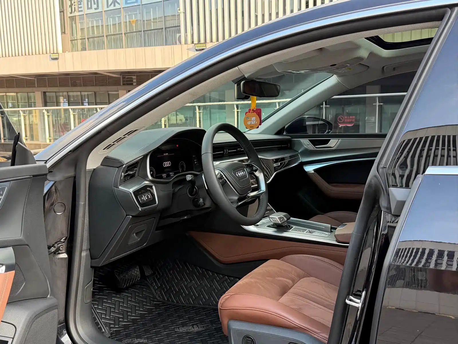 Фото 5 - Audi A7L