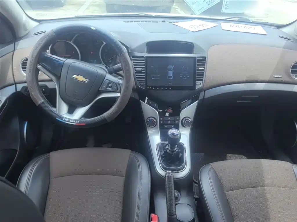 Chevrolet Cruze 2013 Hatchback 1.6L Manual Luxury фото 10