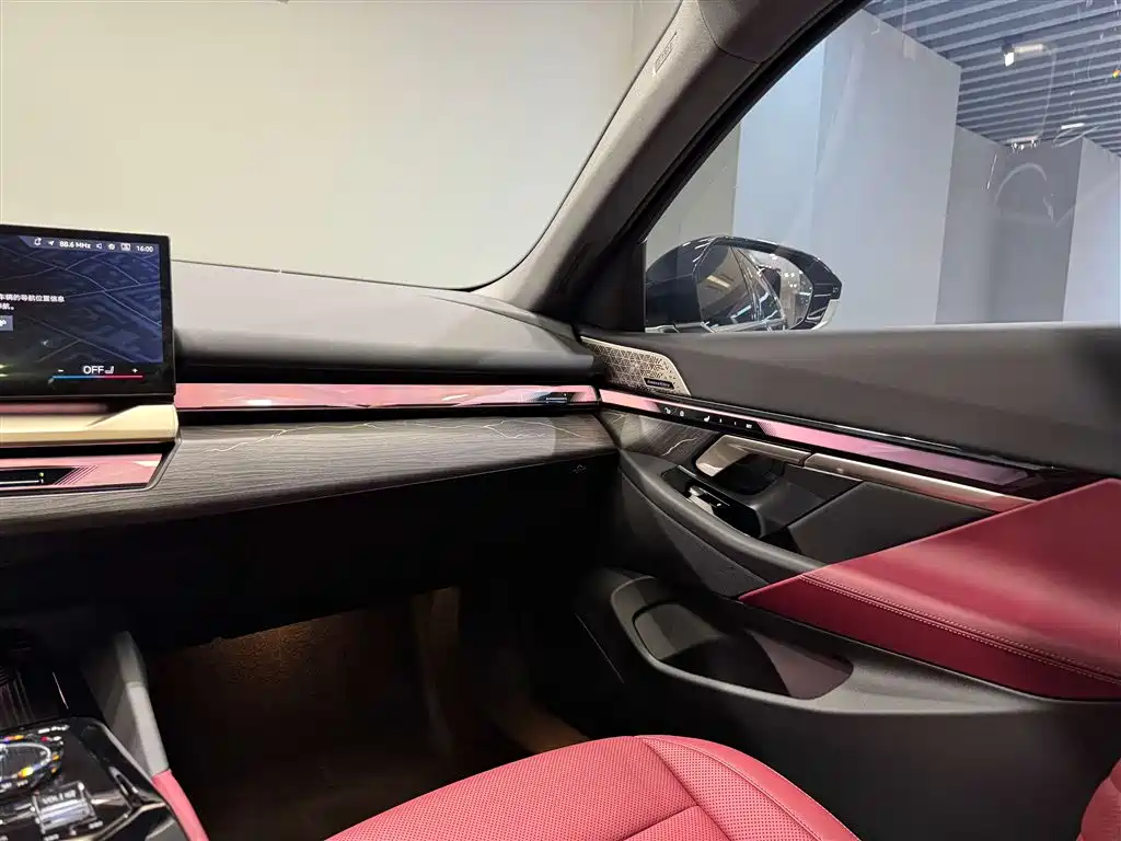 BMW 5 Series 2025 530Li Premium M Sport Package фото 19