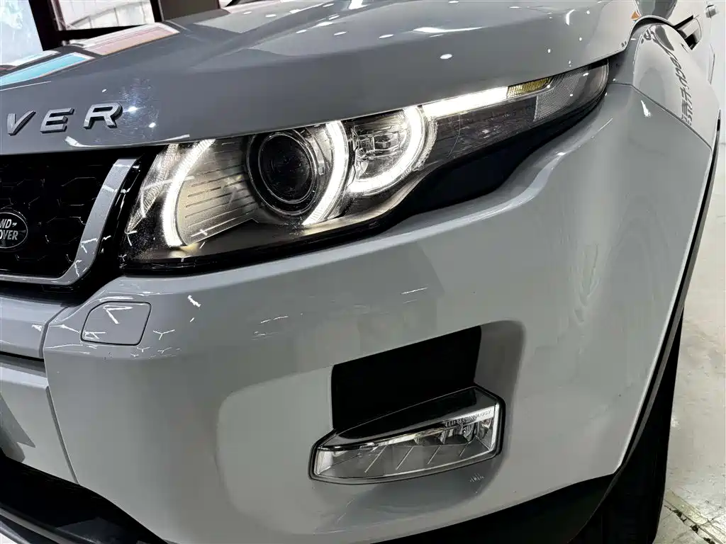 Land Rover Range Rover Evoque 2015 2.0T 5-Door Intelligent Edition фото 8