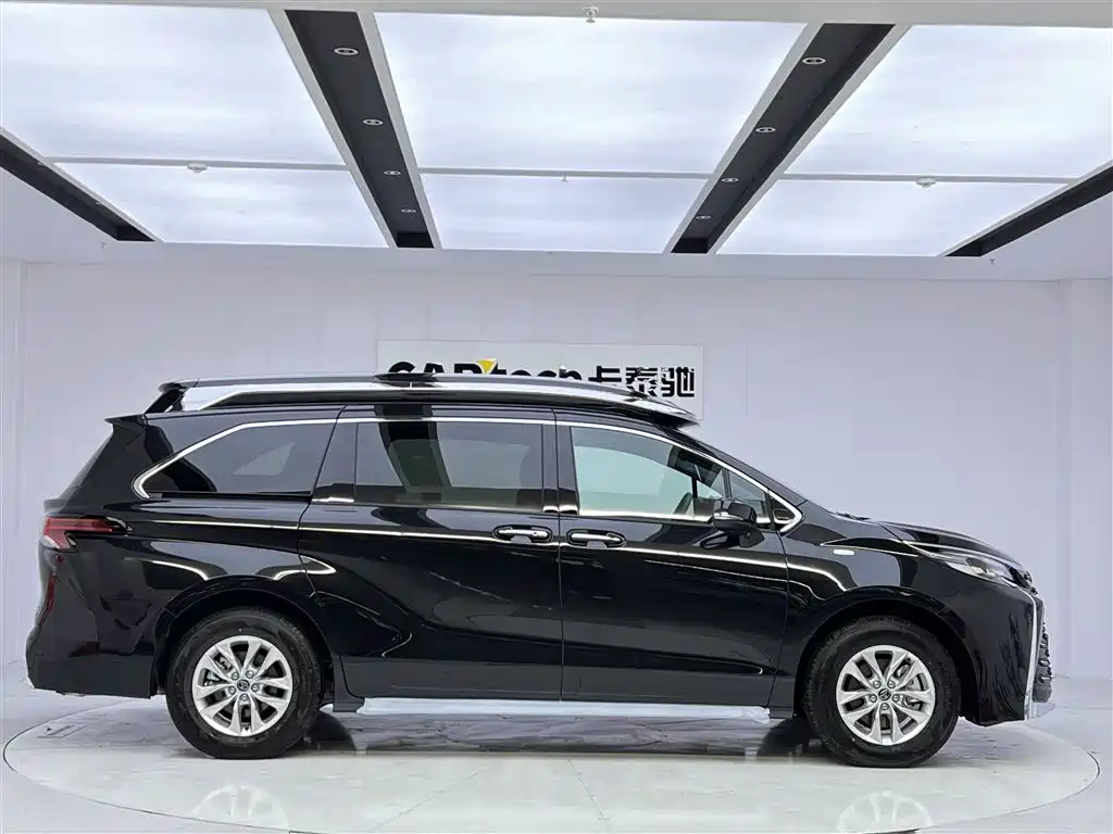 Toyota Granvia 2024 2.5L Hybrid Comfort фото 4
