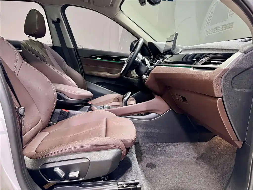BMW X1 2022 sDrive25Li Leading фото 19