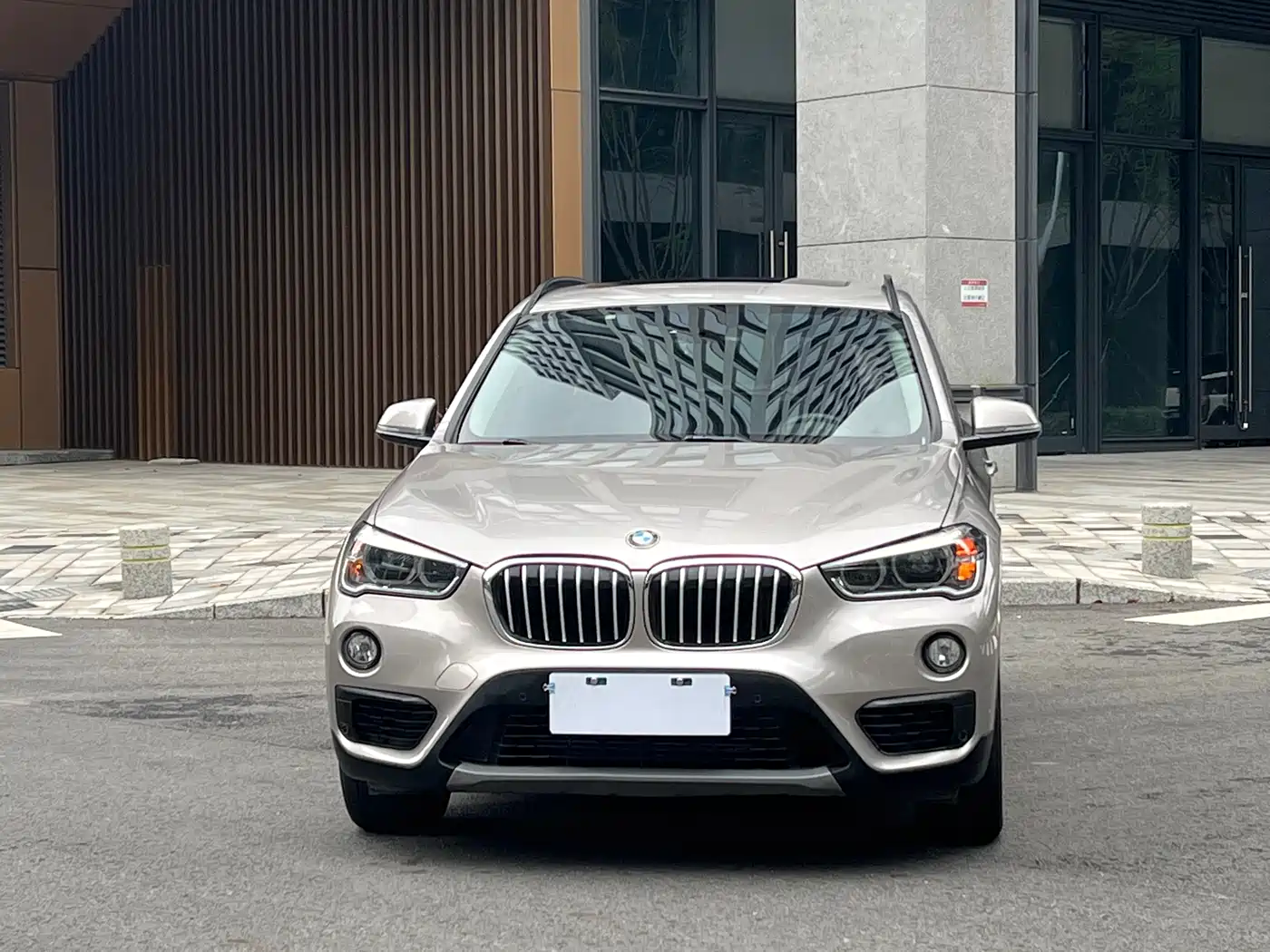 BMW X1 2016 sDrive18Li Premium Model фото 2