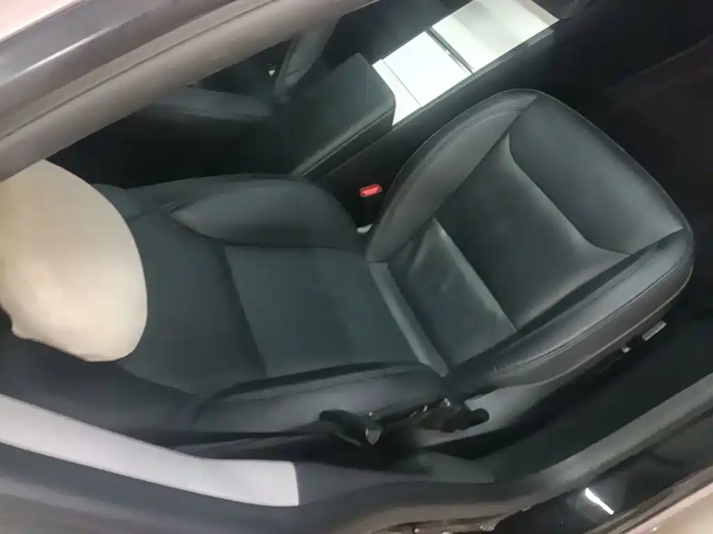 Фото 25 - Tesla Model 3