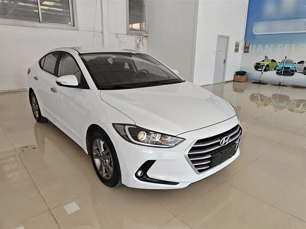 Hyundai Elantra 2016 1.6L Manual Smart·Youth Edition фото 4